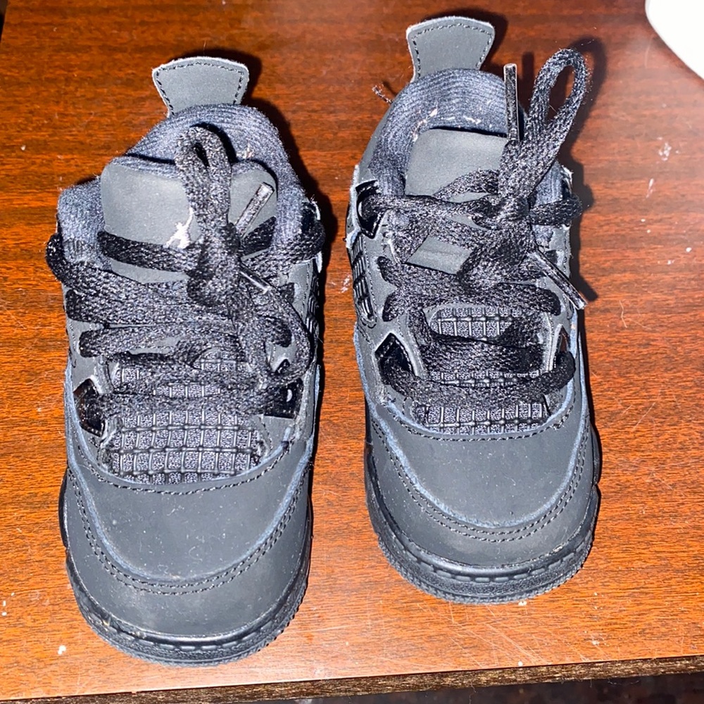 COPY - Black cat 4’s